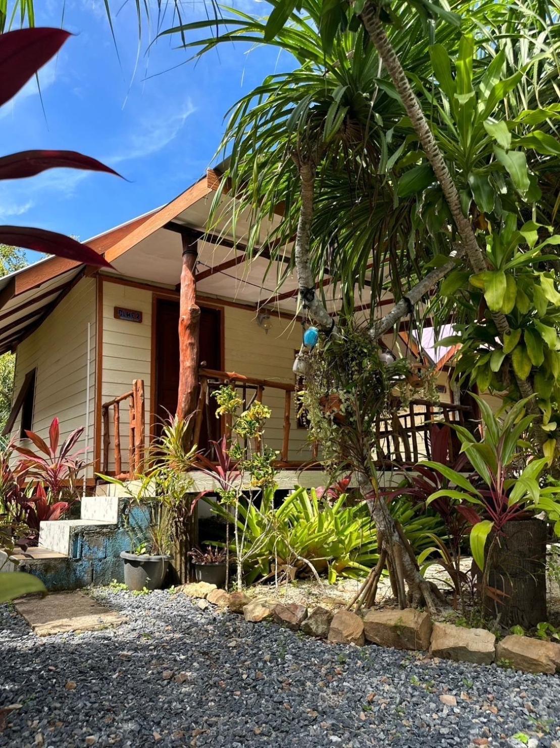 Blue Sky Bungalow Koh Jum Exteriör bild